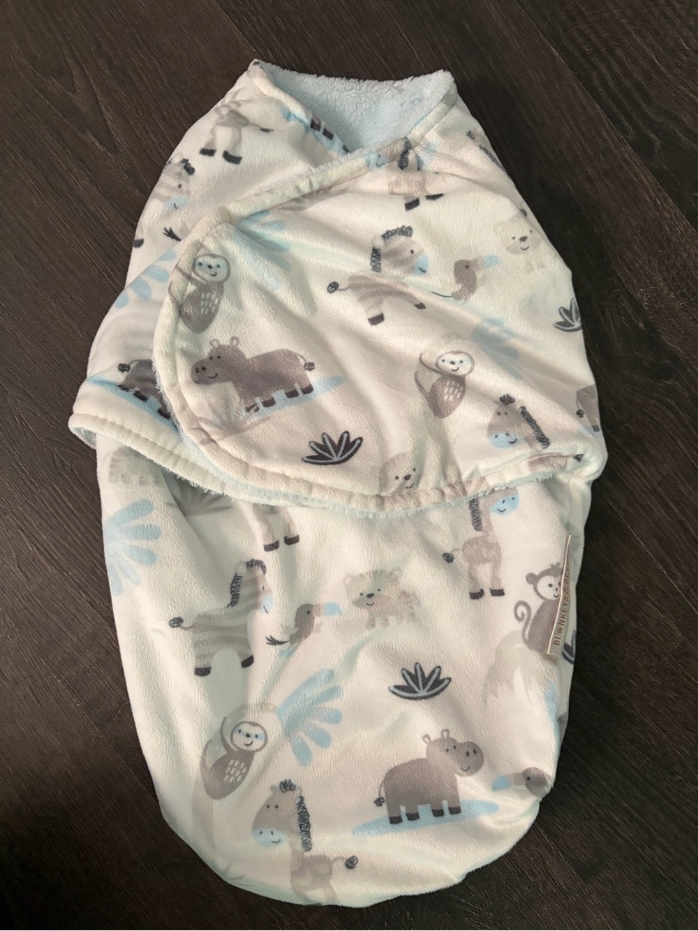 2/$20❤️- BABY | Blankets & Beyond swaddle 0-3 month